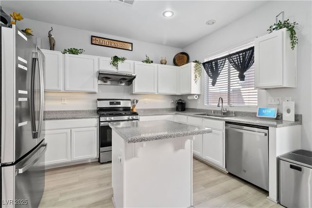 8908 Cambridge Glen Court, Las Vegas, NV 89149