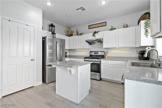 8908 Cambridge Glen Court, Las Vegas, NV 89149