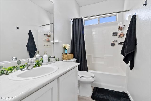 8908 Cambridge Glen Court, Las Vegas, NV 89149