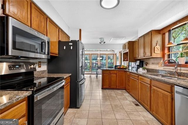 120 Farm Track, Roswell, GA 30075