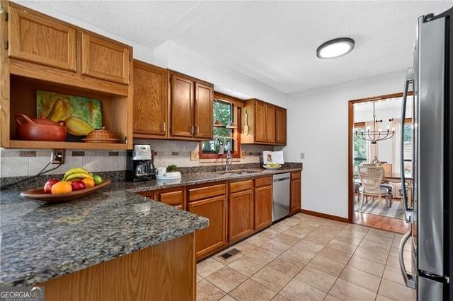 120 Farm Track, Roswell, GA 30075