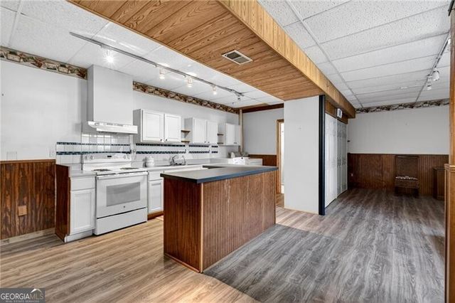 120 Farm Track, Roswell, GA 30075