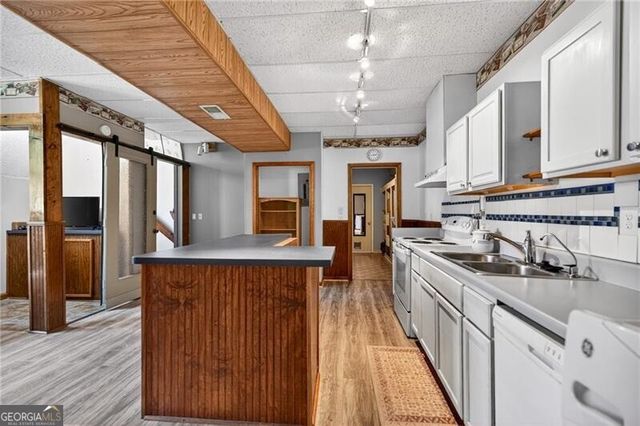 120 Farm Track, Roswell, GA 30075