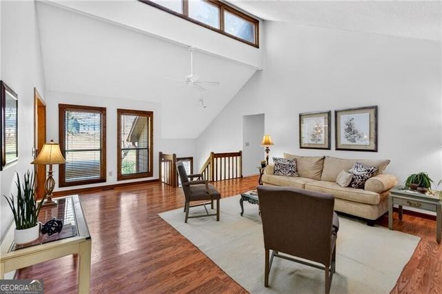 120 Farm Track, Roswell, GA 30075