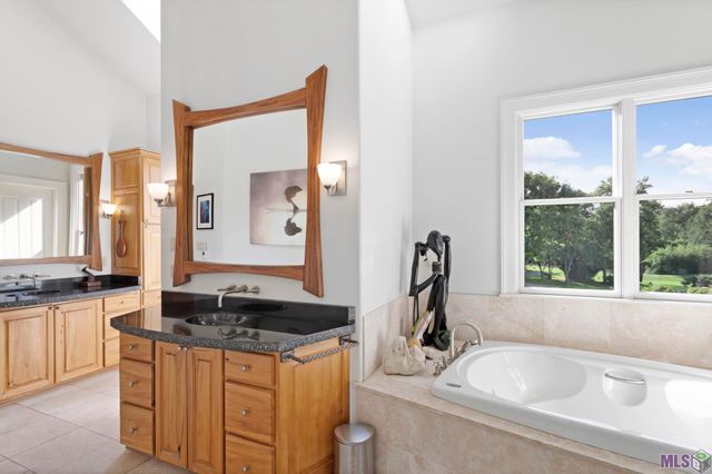 16056 Highland Bluff Ct, Baton Rouge, LA 70810