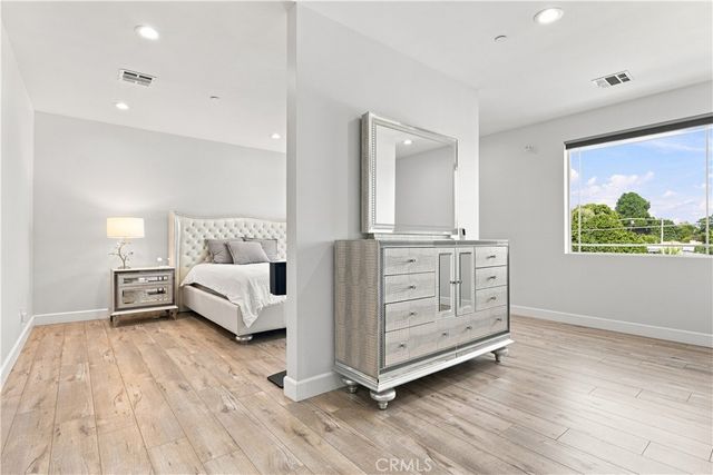 6926 Chimineas Avenue, Reseda, CA 91335