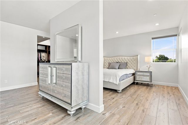 6926 Chimineas Avenue, Reseda, CA 91335