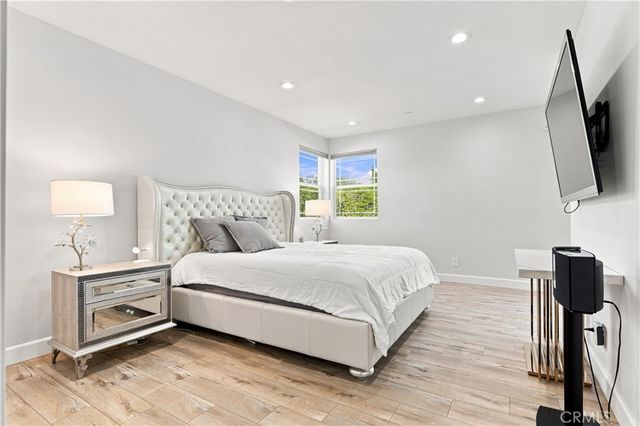 6926 Chimineas Avenue, Reseda, CA 91335