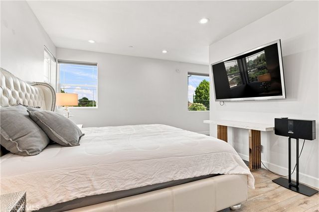 6926 Chimineas Avenue, Reseda, CA 91335