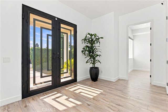 6926 Chimineas Avenue, Reseda, CA 91335