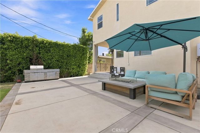6926 Chimineas Avenue, Reseda, CA 91335