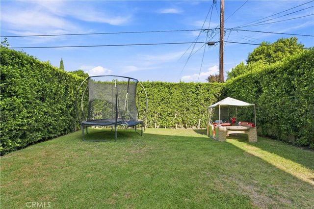 6926 Chimineas Avenue, Reseda, CA 91335