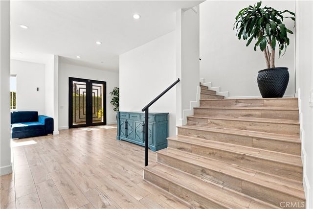 6926 Chimineas Avenue, Reseda, CA 91335