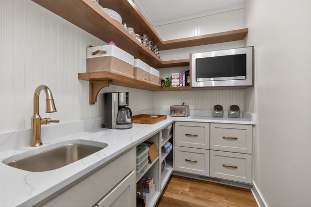 5321 173rd Street, Urbandale, IA 50323