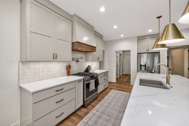 5321 173rd Street, Urbandale, IA 50323