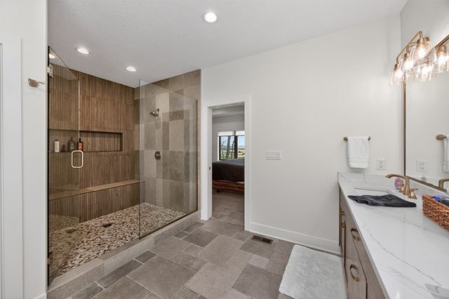 5321 173rd Street, Urbandale, IA 50323