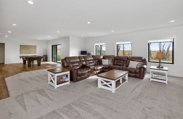 5321 173rd Street, Urbandale, IA 50323