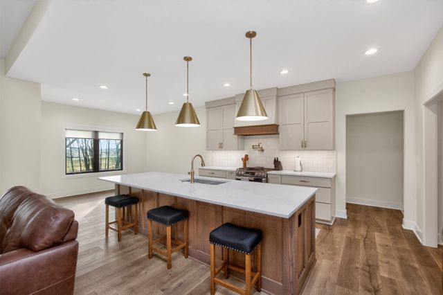 5321 173rd Street, Urbandale, IA 50323