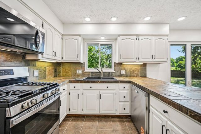 11608 Meadow Avenue, Pickerington, OH 43147