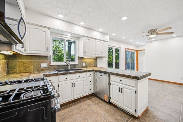 11608 Meadow Avenue, Pickerington, OH 43147