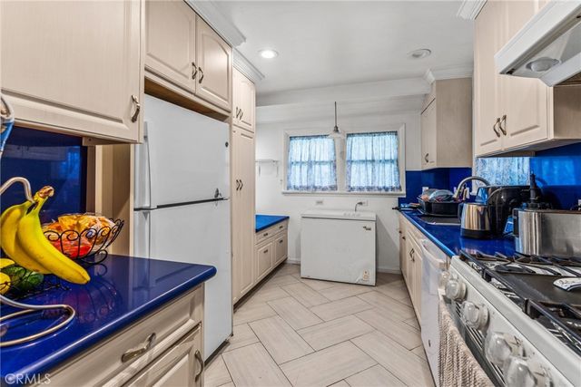 7977 Vista Del Rosa, Downey, CA 90240