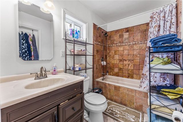 7977 Vista Del Rosa, Downey, CA 90240