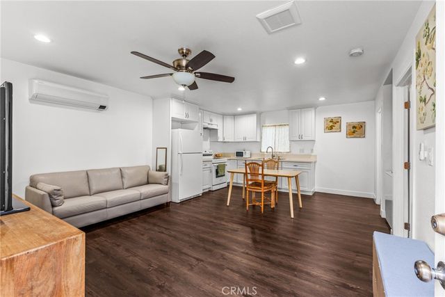 7977 Vista Del Rosa, Downey, CA 90240