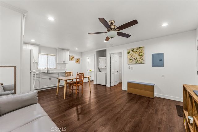 7977 Vista Del Rosa, Downey, CA 90240