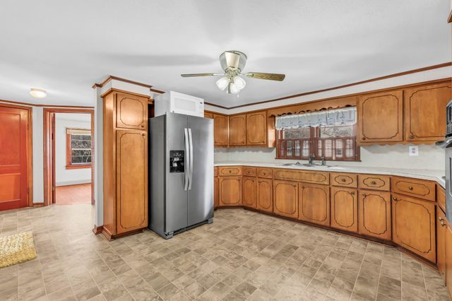 116 N Saltsman Dr, Hopkinsville, KY 42240