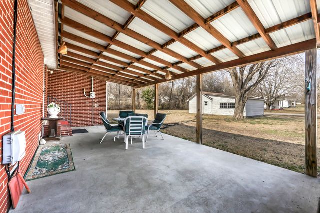 116 N Saltsman Dr, Hopkinsville, KY 42240