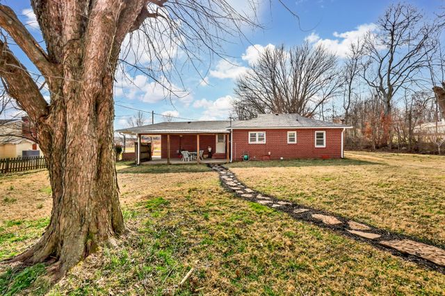 116 N Saltsman Dr, Hopkinsville, KY 42240