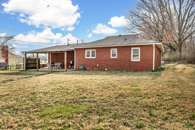 116 N Saltsman Dr, Hopkinsville, KY 42240