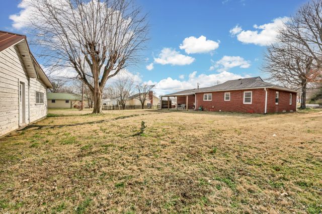 116 N Saltsman Dr, Hopkinsville, KY 42240