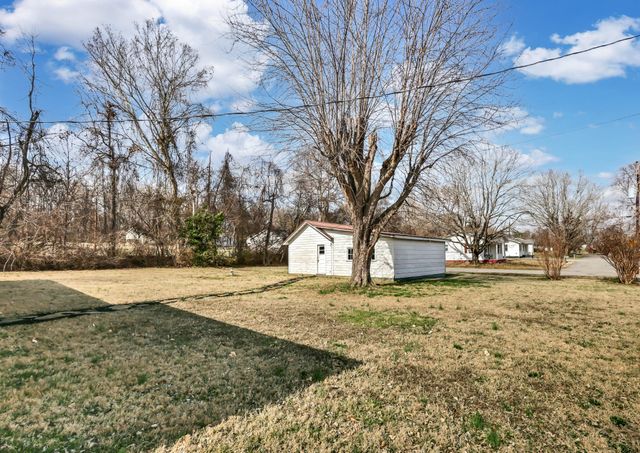 116 N Saltsman Dr, Hopkinsville, KY 42240