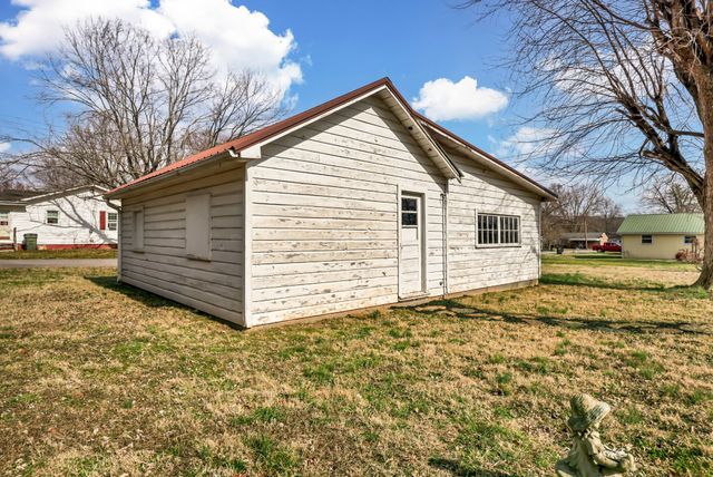 116 N Saltsman Dr, Hopkinsville, KY 42240