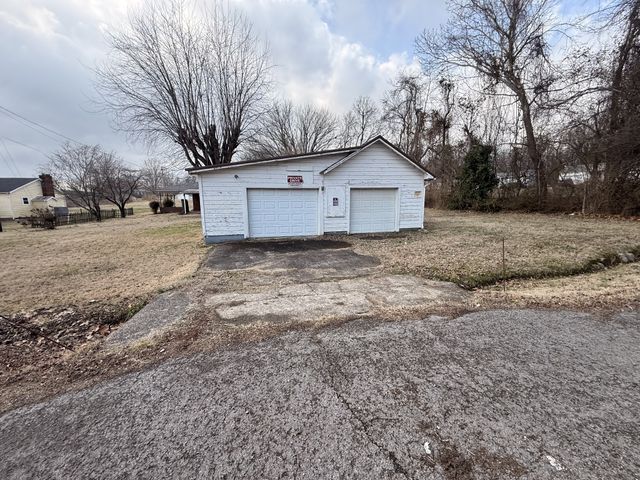 116 N Saltsman Dr, Hopkinsville, KY 42240