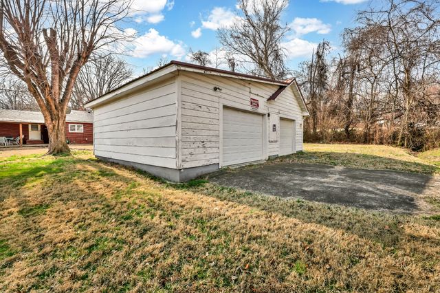 116 N Saltsman Dr, Hopkinsville, KY 42240