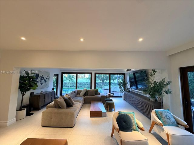 5911 Alton Rd, Miami Beach, FL 33140