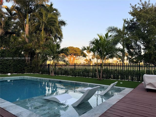 5911 Alton Rd, Miami Beach, FL 33140