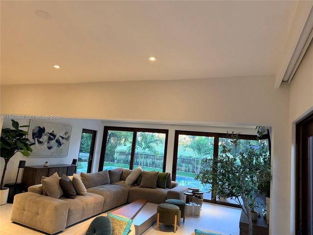 5911 Alton Rd, Miami Beach, FL 33140