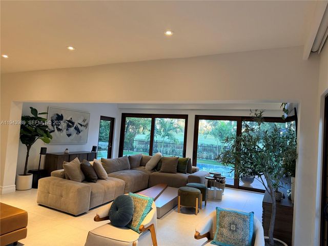 5911 Alton Rd, Miami Beach, FL 33140