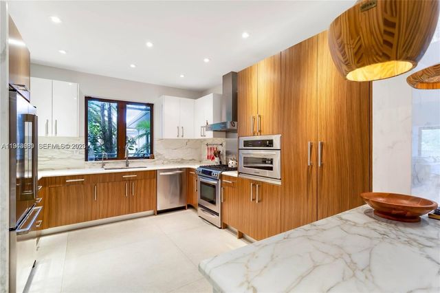 5911 Alton Rd, Miami Beach, FL 33140