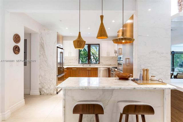 5911 Alton Rd, Miami Beach, FL 33140