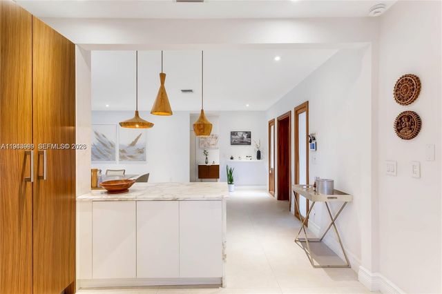 5911 Alton Rd, Miami Beach, FL 33140