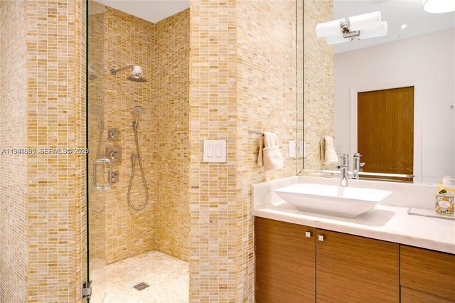 5911 Alton Rd, Miami Beach, FL 33140