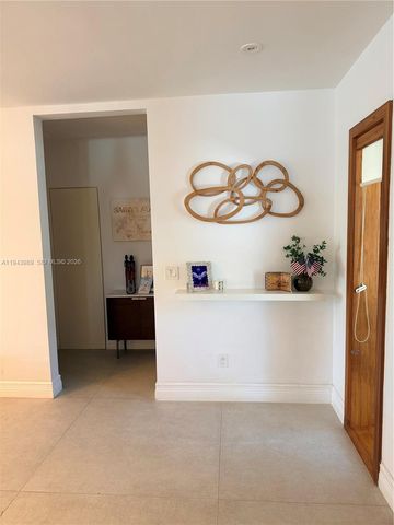 5911 Alton Rd, Miami Beach, FL 33140