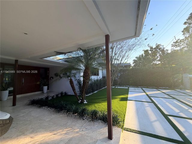 5911 Alton Rd, Miami Beach, FL 33140