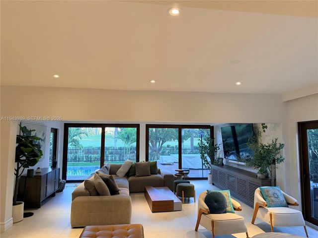 5911 Alton Rd, Miami Beach, FL 33140