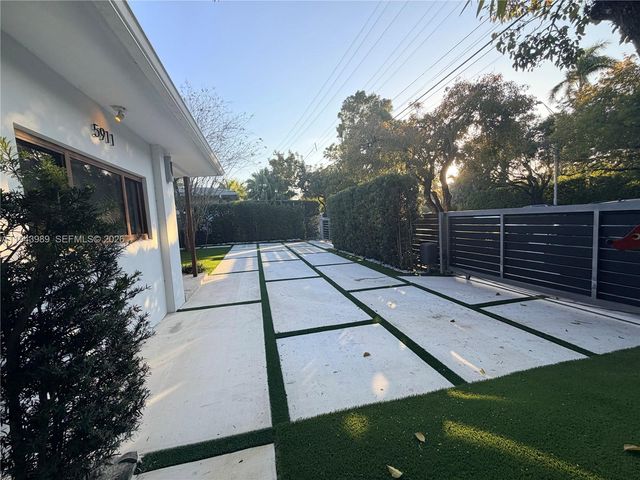 5911 Alton Rd, Miami Beach, FL 33140