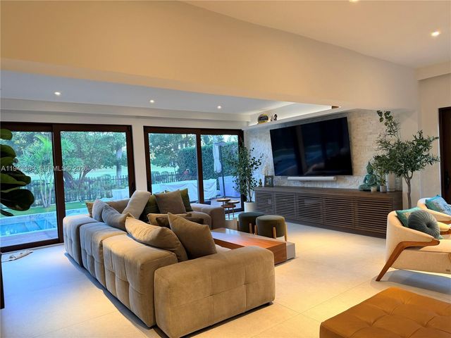 5911 Alton Rd, Miami Beach, FL 33140